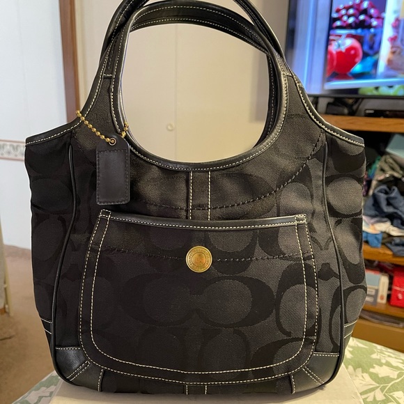 Coach Handbags - 💎Coach Signature Jacquard Canvas and Leather Bucket Tote